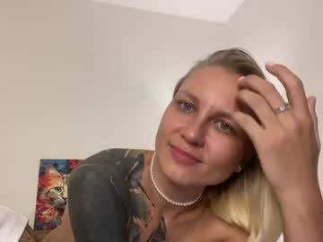 blonde_fuck_couple