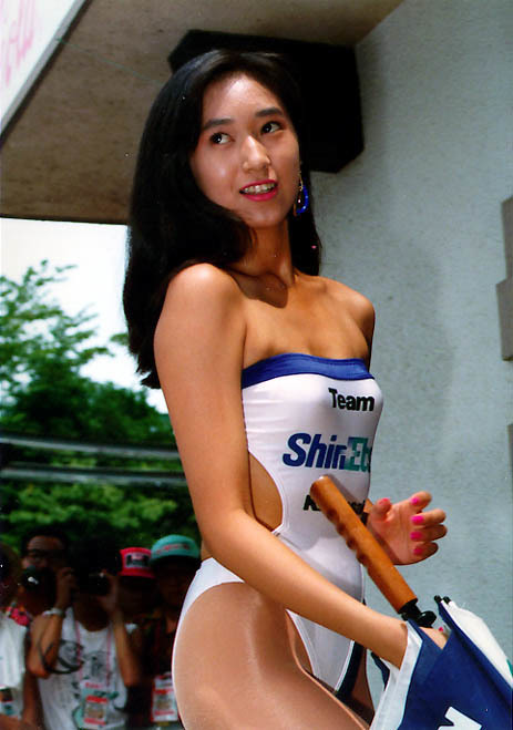 Japanese race queens and umbrella girls — 14